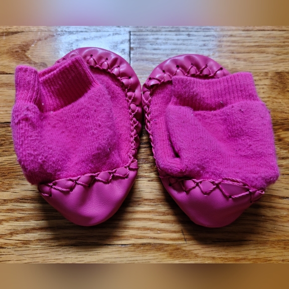10 for $25 - Hanna Andersson Infant Girls Size: 2-4 Pink Sock Soft Sole Booties - Picture 2 of 4